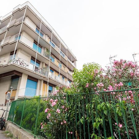 Modern Flat 250 Mt From The Sea - Albissola Marina Apartment Bagian luar foto