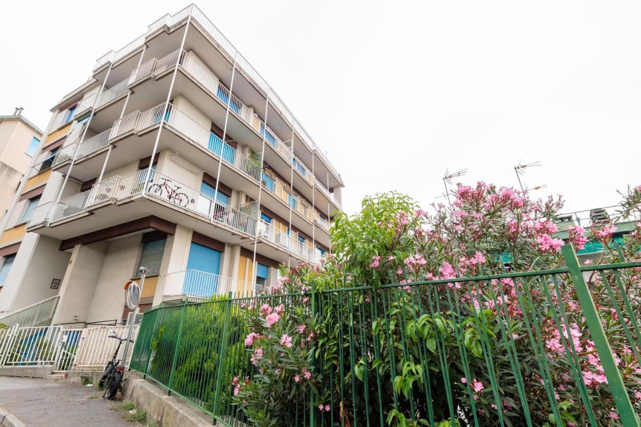 Modern Flat 250 Mt From The Sea - Albissola Marina Apartment Bagian luar foto