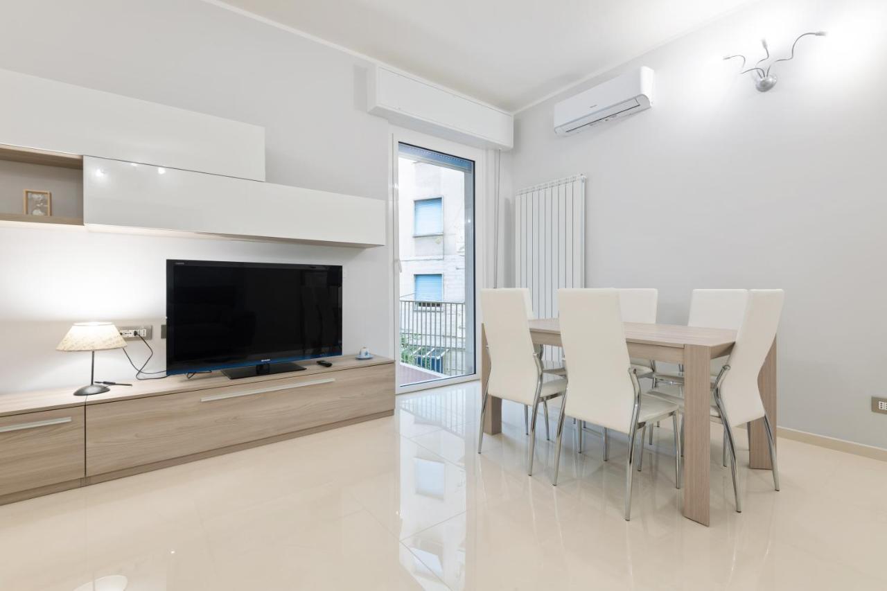 Modern Flat 250 Mt From The Sea - Albissola Marina Apartment Bagian luar foto