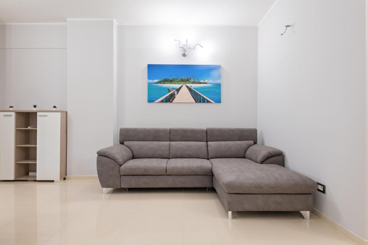 Modern Flat 250 Mt From The Sea - Albissola Marina Apartment Bagian luar foto
