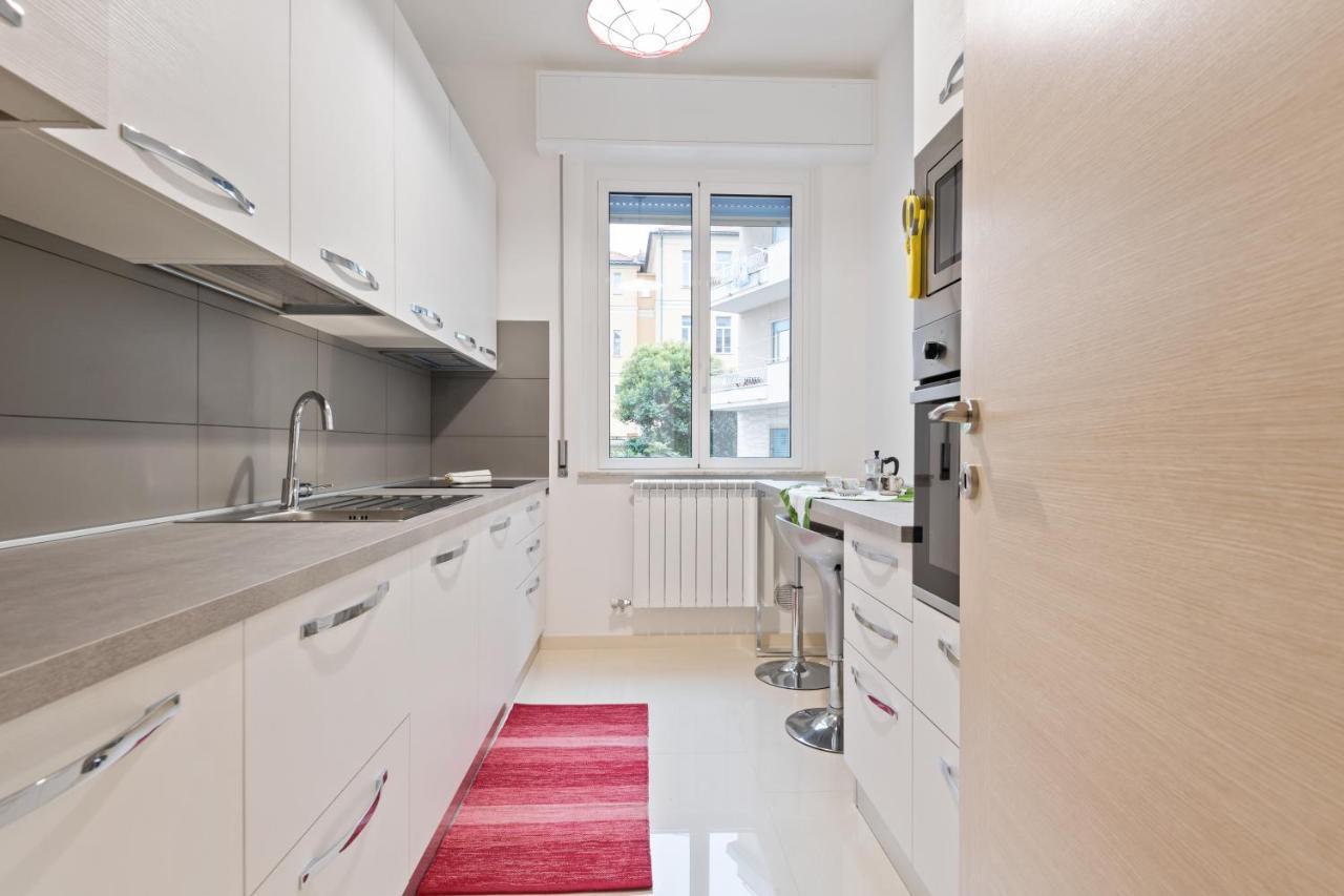 Modern Flat 250 Mt From The Sea - Albissola Marina Apartment Bagian luar foto