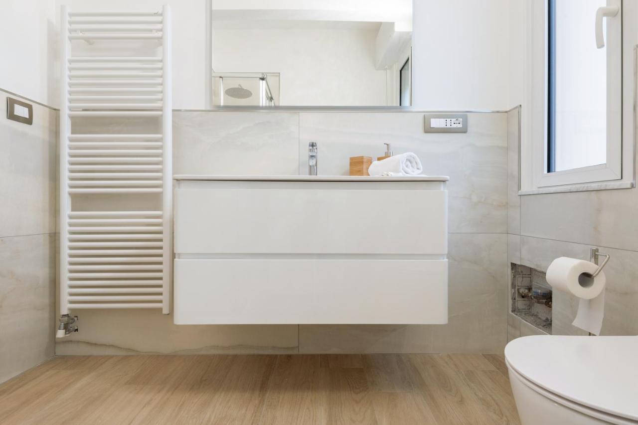 Modern Flat 250 Mt From The Sea - Albissola Marina Apartment Bagian luar foto